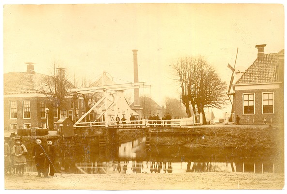 Situatie voor de brand van 1895 met in het midden de brug.