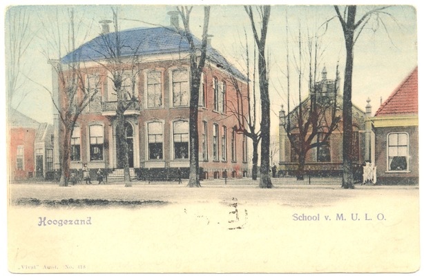 Het statige MULO gebouw rond 1900.
