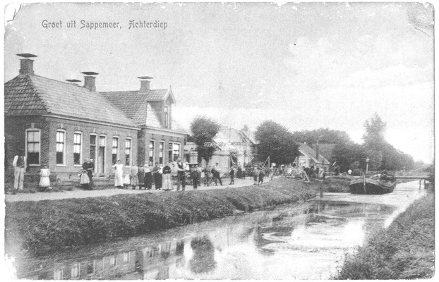 1910/1915: Het Achterdiep met gezicht op de Slochterstraatbrug en de Langewijkbrug