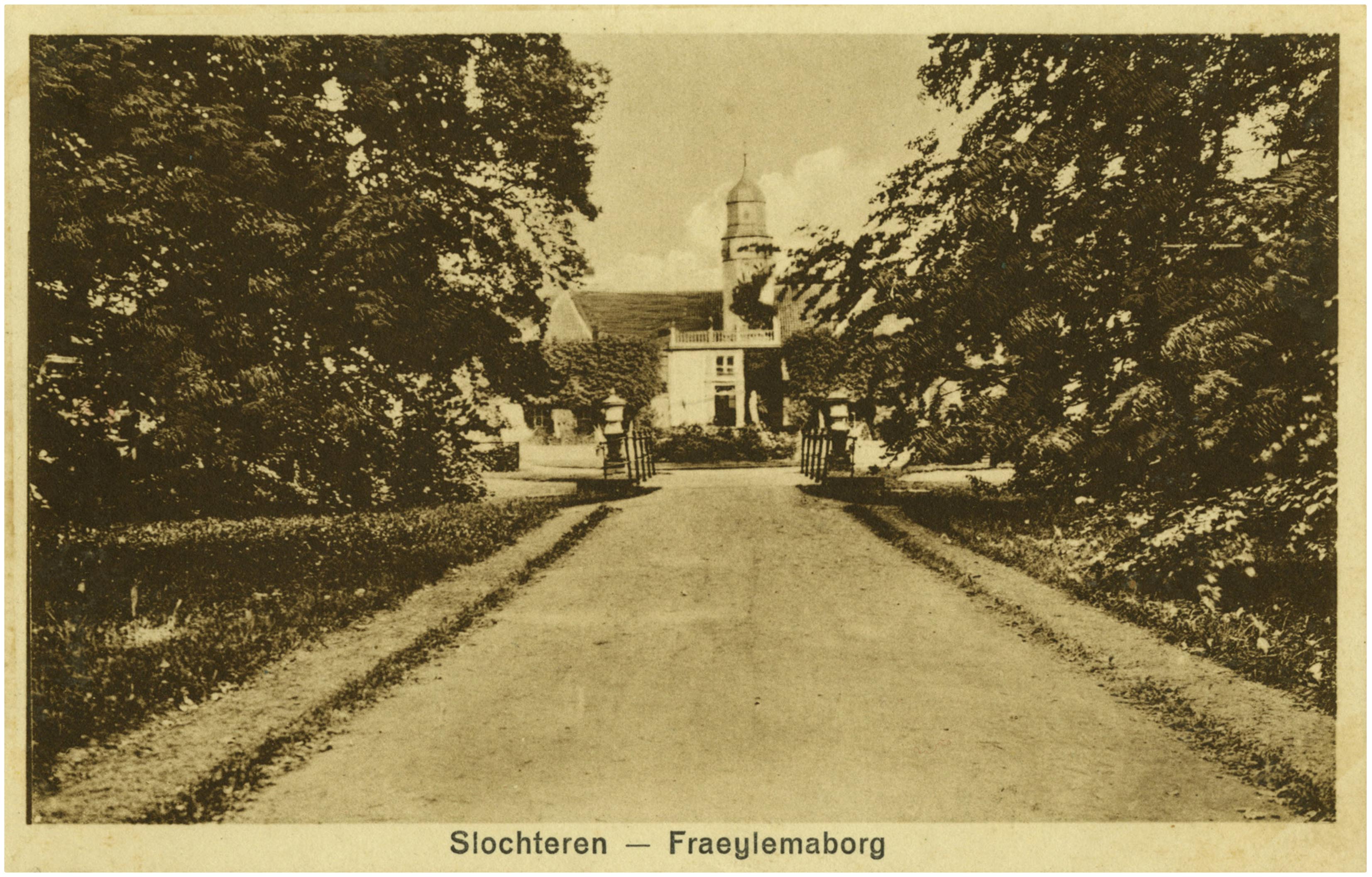 De Fraeylemaborg in Slochteren gezien vanaf de 'oprit'
